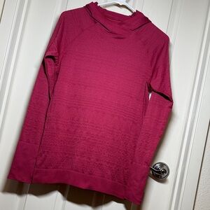 Lululemon pullover w/hood. Size Small.